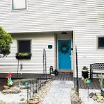 Stylish Tannersville Townhome With Fire Pit!