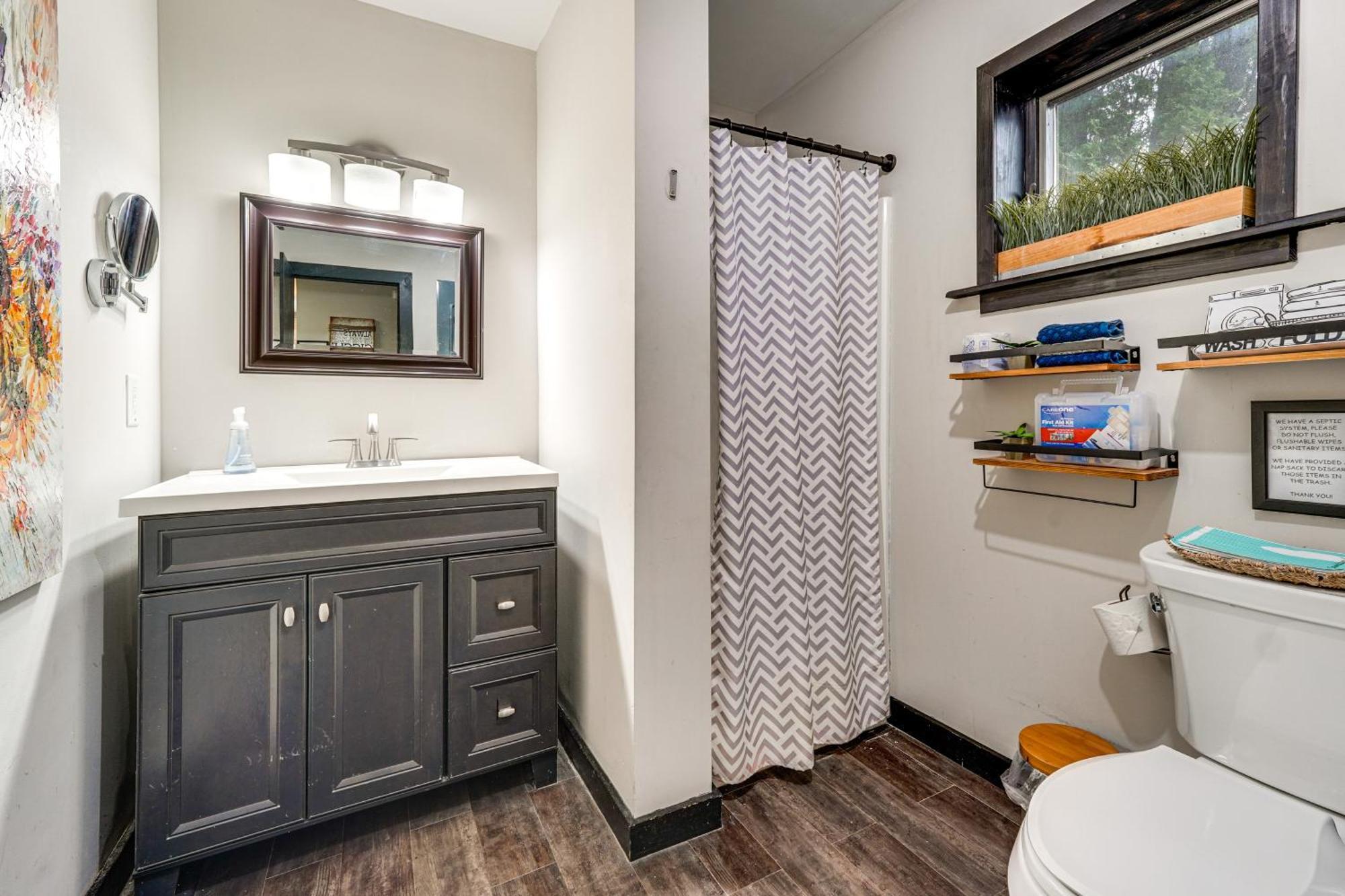 Stylish Townhome With Fire Pit!