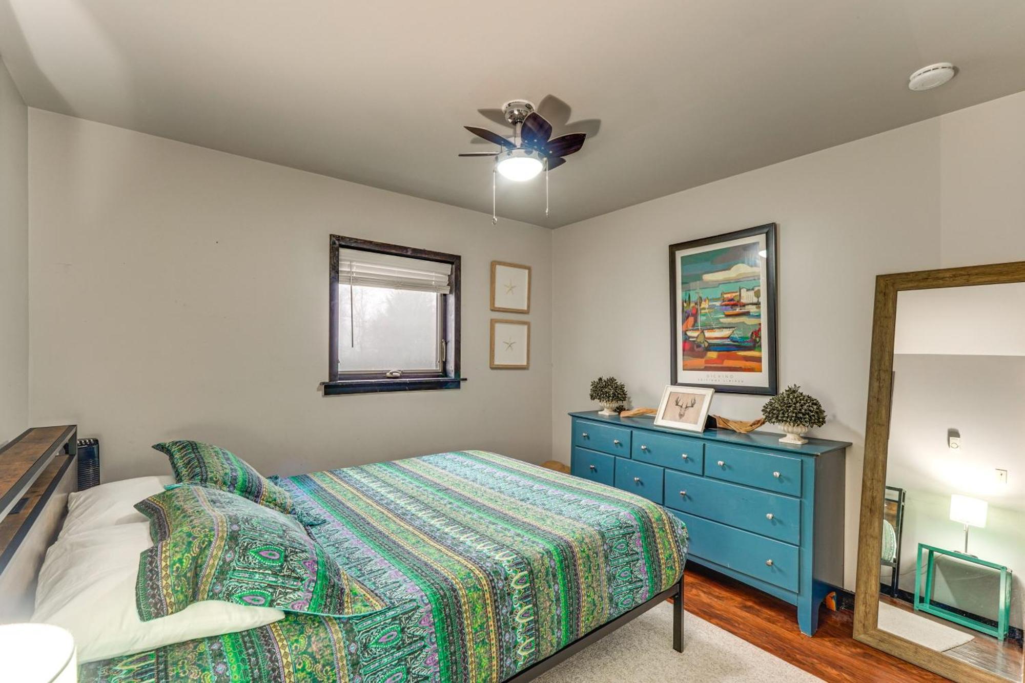 Stylish Townhome With Fire Pit! Holiday home *