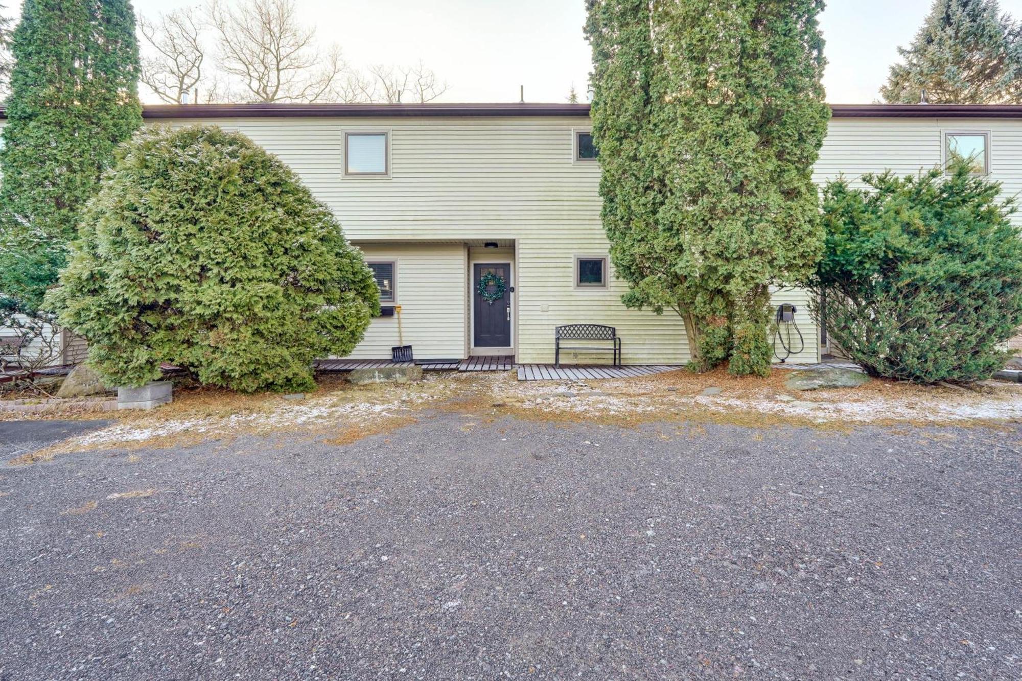 Holiday home Stylish Townhome With Fire Pit! *