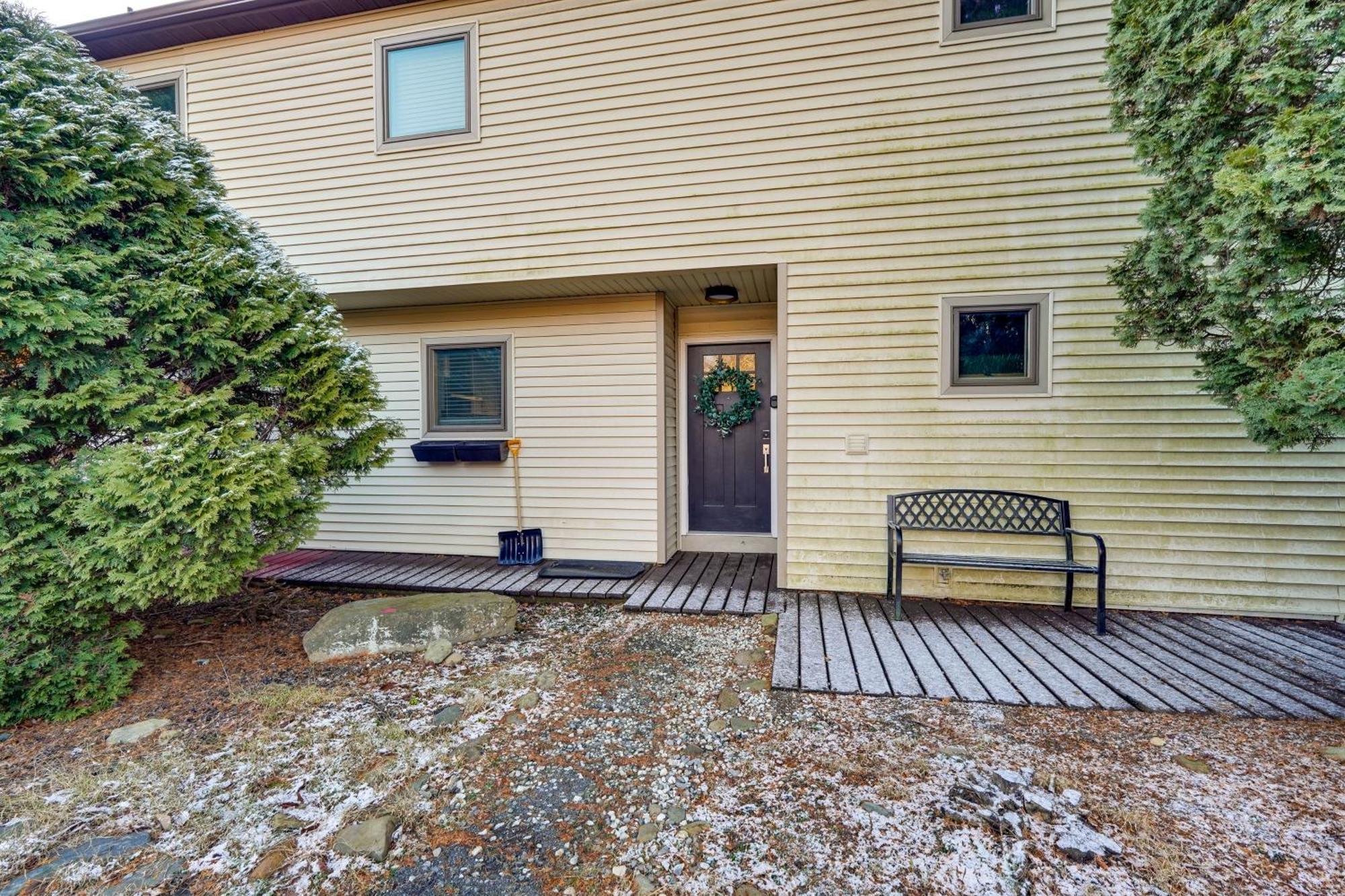 Holiday home Stylish Townhome With Fire Pit! Tannersville